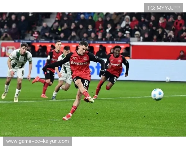 勒沃库森维尔茨短传穿透性极强，训练场节奏全靠他带